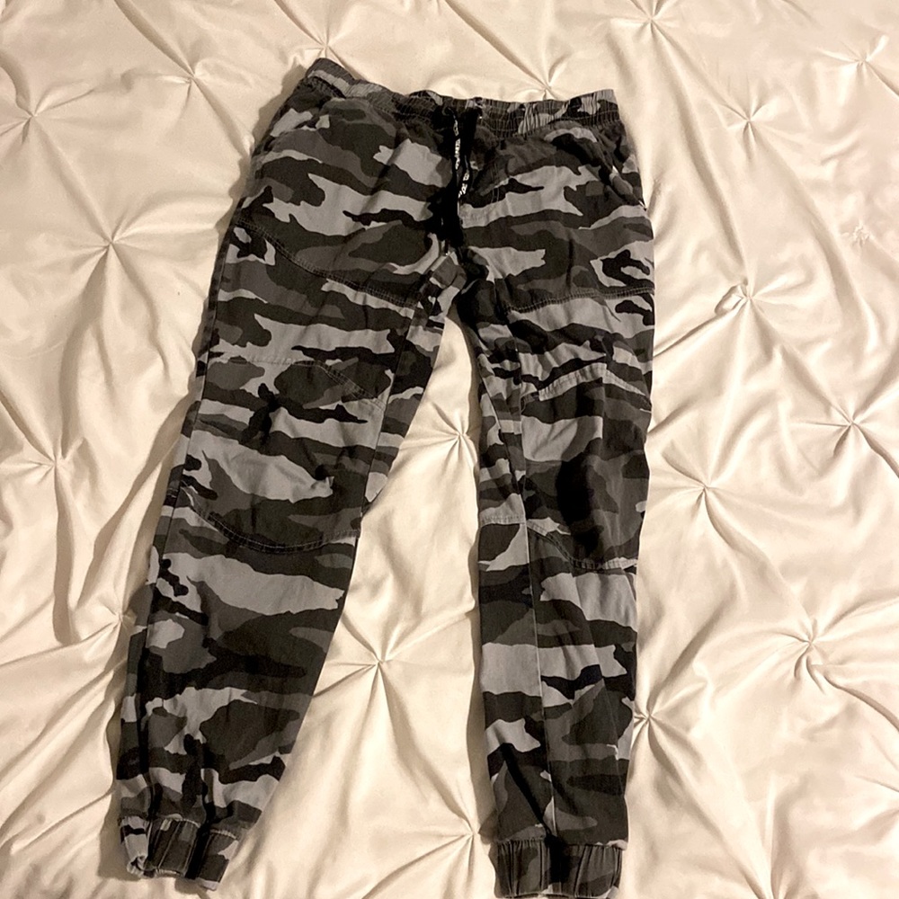 Size XL Camo pants. Men's pants, slightly used, great as oversized pants
